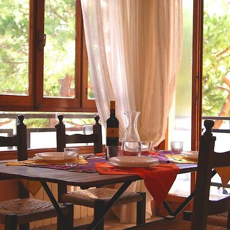 La Terrazza Tra Pini E Mare Apartman San Bartolomeo al Mare Szoba fotó